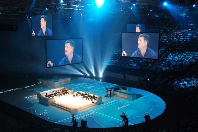 floor projection, bodenprojektion, live show,
olympiahalle, telefónica germany, munich, muenchen, visuarte