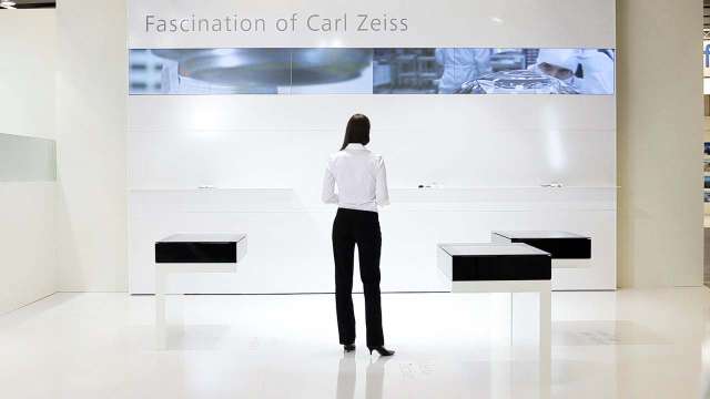 markenerlebnis, brand experience, media installation, medieninstallation, interaktiv, interactive table, touchscreen, exhibition, exhibit, exponat, brand performance modul, photokina 2010, carl zeiss ag, munich, muenchen, visuarte